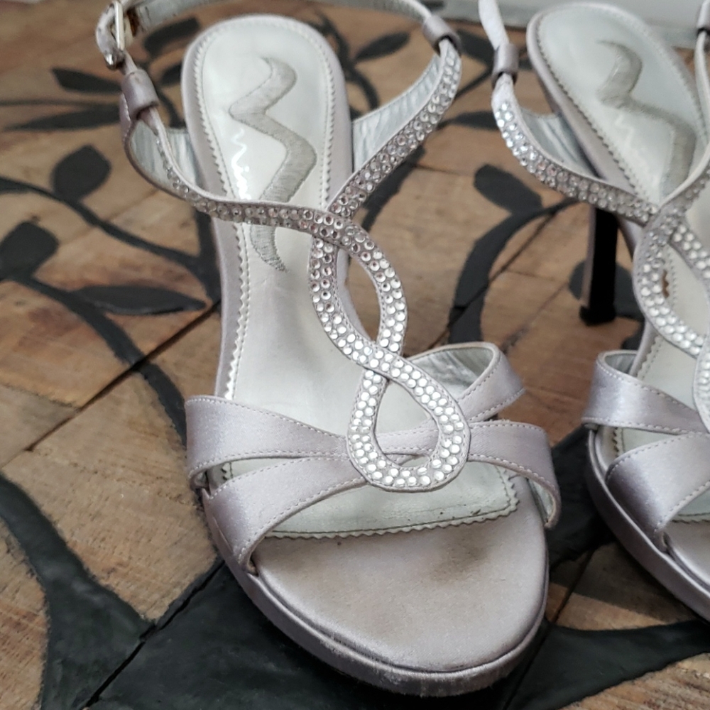 Mia Silver Dress Heels Size 7 Leather sole - Picture 2 of 6